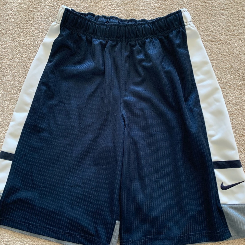 Nike youth medium shorts